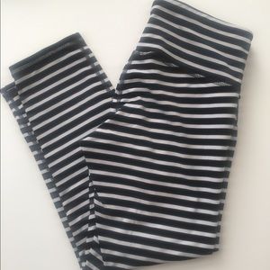 Athleta B/W striped Capri - size XS